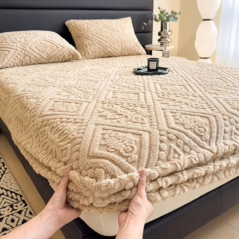 Soft Luxury Bed Cover Plush Bedspread - Thick Winter Fitted Sheet Machine Washable, Deep Pocket Design