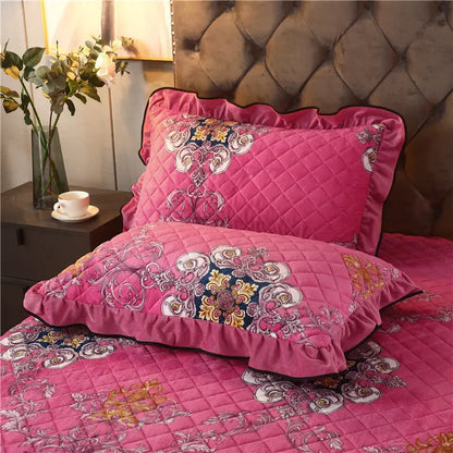 Luxury Velvet Quilted Bedspread Elegant King Queen Bedding Set Short Plush Printing Bed Skirt 1pc Bed Skirt+2pcs Pillowcases