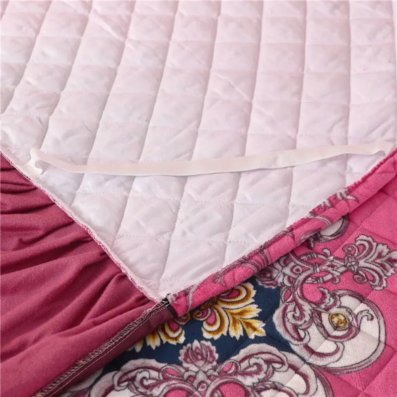 Luxury Velvet Quilted Bedspread Elegant King Queen Bedding Set Short Plush Printing Bed Skirt 1pc Bed Skirt+2pcs Pillowcases