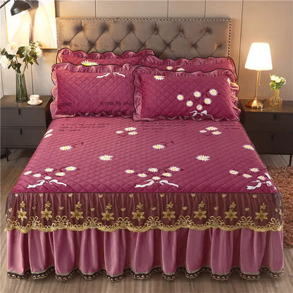 Luxury Velvet Quilted Bedspread Elegant King Queen Bedding Set Short Plush Printing Bed Skirt 1pc Bed Skirt+2pcs Pillowcases