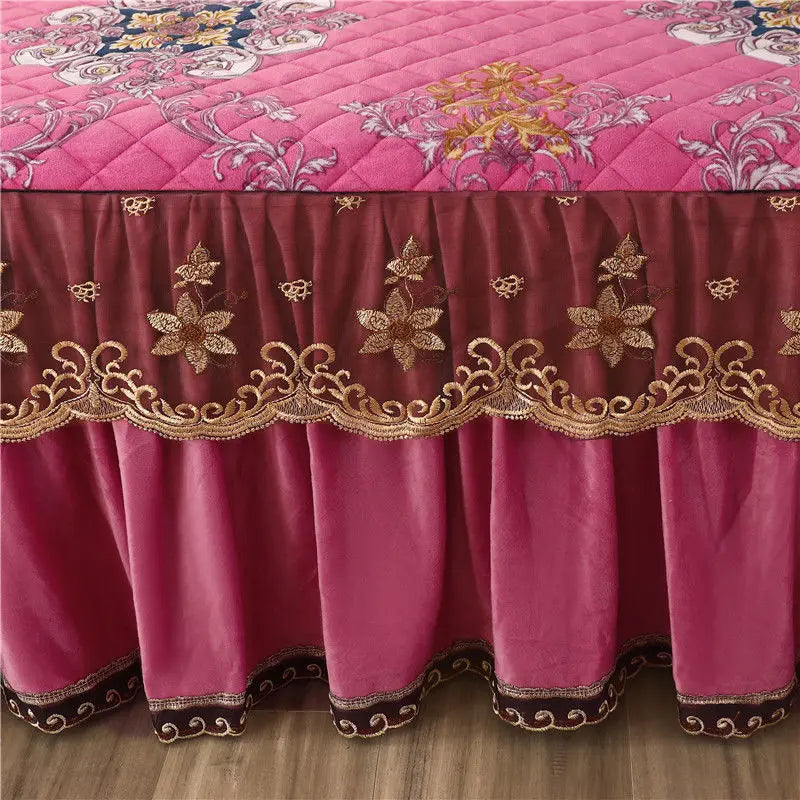 Luxury Velvet Quilted Bedspread Elegant King Queen Bedding Set Short Plush Printing Bed Skirt 1pc Bed Skirt+2pcs Pillowcases