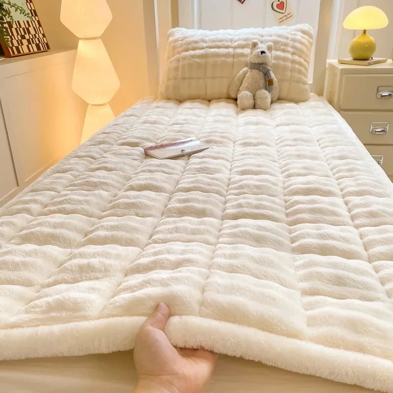 Winter Warm Plush Fleece Thermal Quilted Mattress Pad Double Bed Non-Slip Topper Thin Foldable Design for Home Use 침대 매트리스