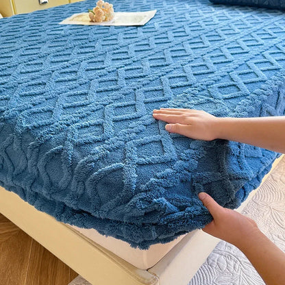 Coral Velvet Bedsheet Bedspread Milk Velvet Mattress Protective Cover Winter Plush Insulation Bedspread Single Queen King Size