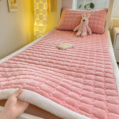 Winter Milk Velvet Bed Sheet, Extra Large Bed Cover Mattress Washable Foldable Anti Static Mattress Protector