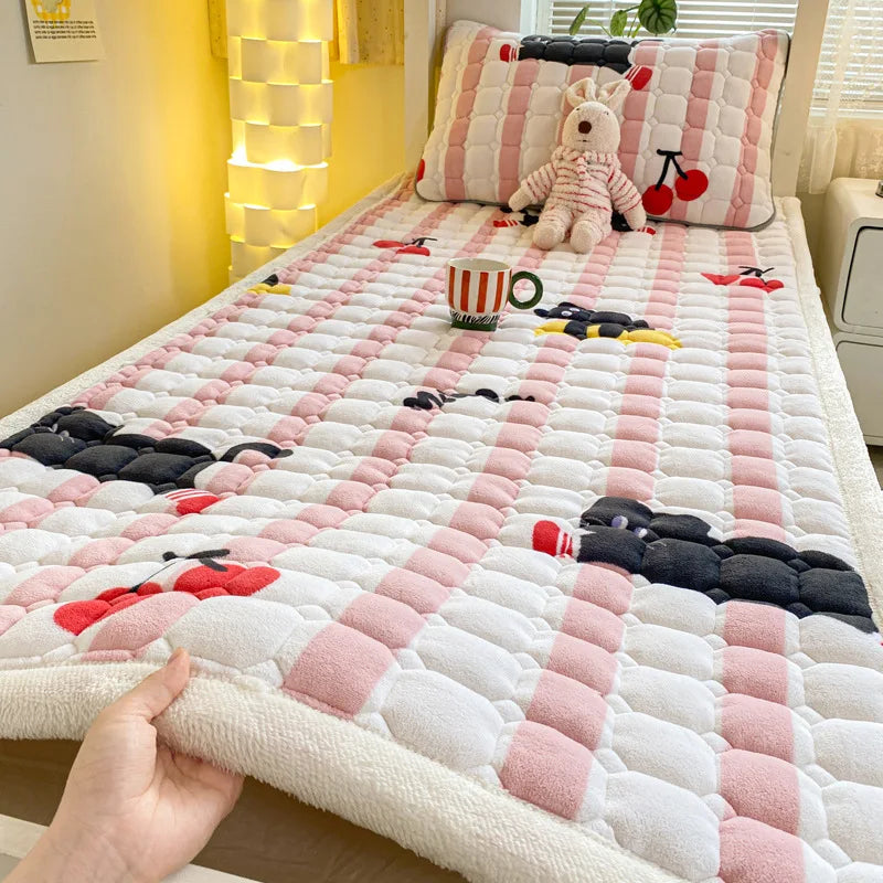 2024 Winter Milk Velvet Bedspread King Size Bed Cover Quilted Mattress Pad Washable Mattress Protector Bed Linen Queen Bedsheet