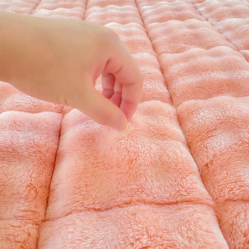 Winter Warm Plush Fleece Thermal Quilted Mattress Pad Double Bed Non-Slip Topper Thin Foldable Design for Home Use 침대 매트리스