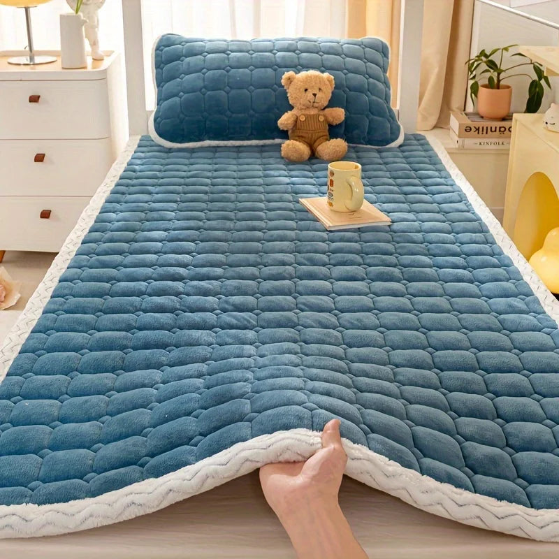 Ultra-Soft Milk Bedspread - All-Season, Allergy-Free, Fits All Beds. Machine Washable.