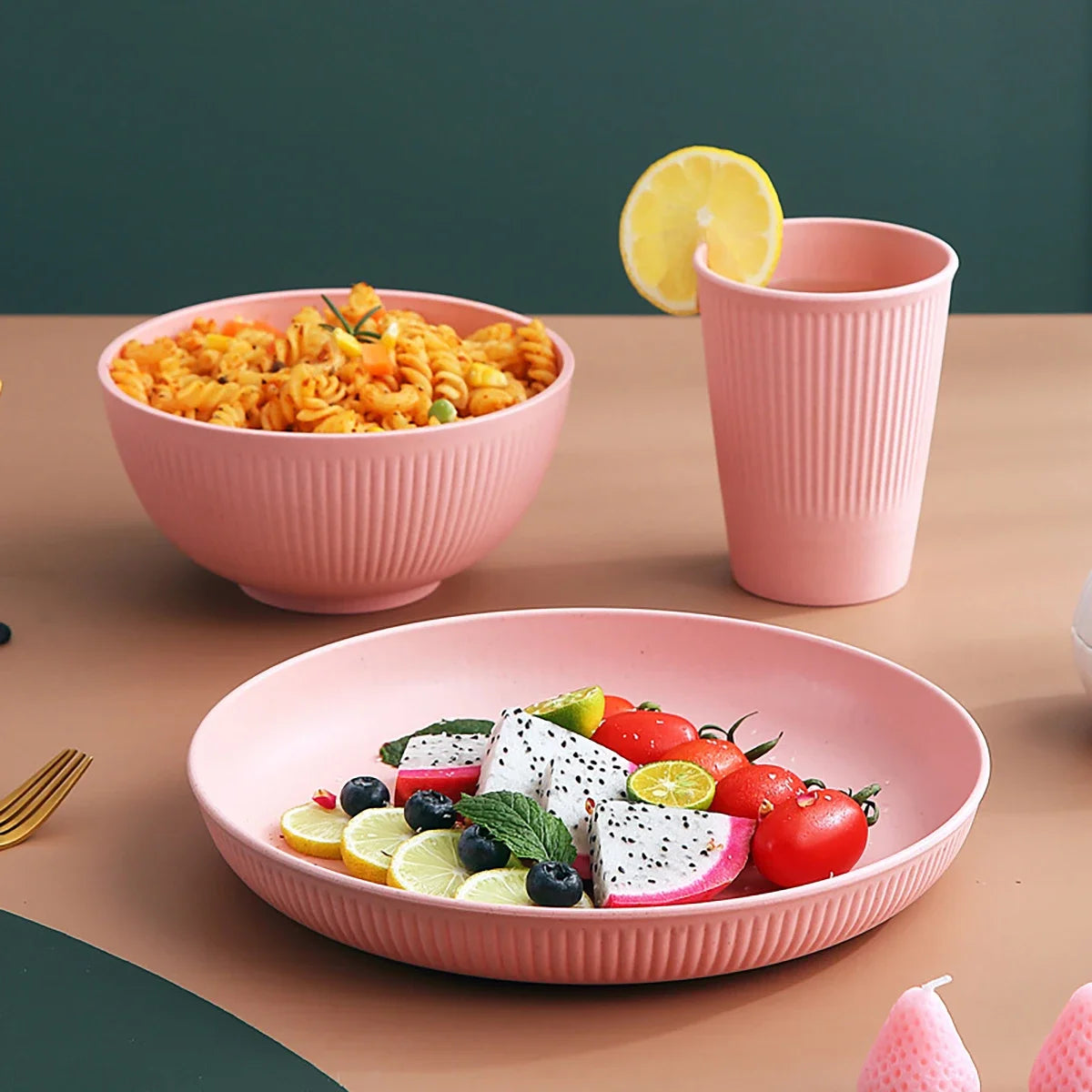 16Pcs Reusable Plastic Tableware Set Including Plates Bowls and Cups Suitable for Family Picnics and School Supplies