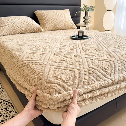 Soft Luxury Bed Cover Plush Bedspread - Thick Winter Fitted Sheet  Machine Washable, Deep Pocket Design