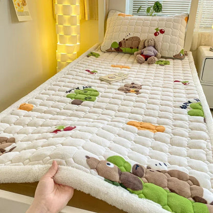 Winter Milk Velvet Bed Sheet, Extra Large Bed Cover Mattress Washable Foldable Anti Static Mattress Protector