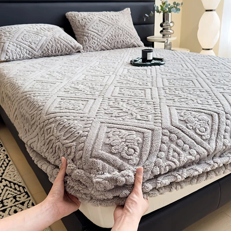 Soft Luxury Bed Cover Plush Bedspread - Thick Winter Fitted Sheet  Machine Washable, Deep Pocket Design