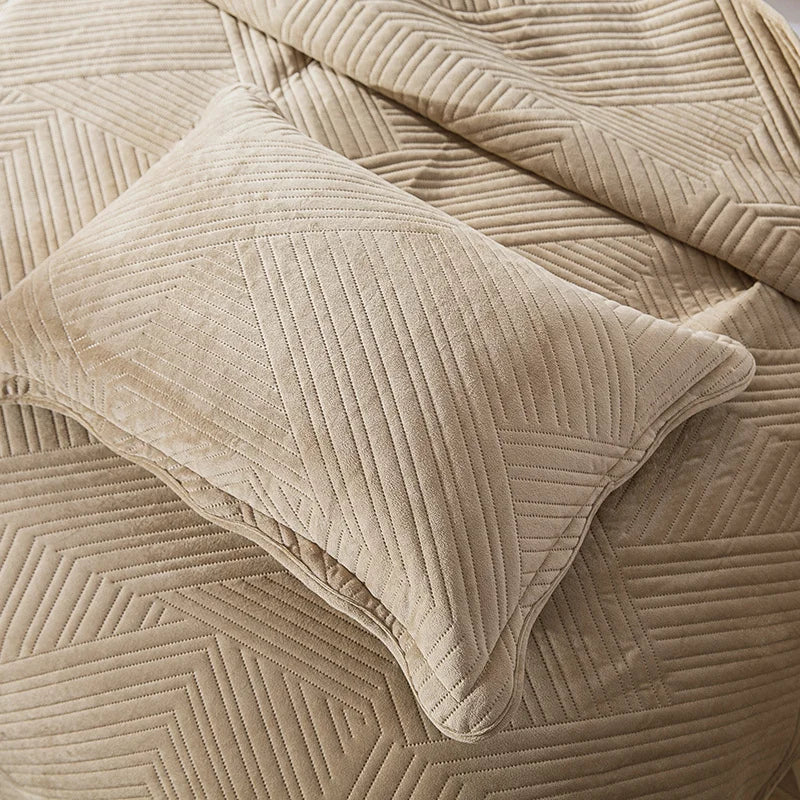 Velvet Quilted Bedspread Stripe Jacquard Bed Cover Blanket European Style Soft Warm Bedding Bed Protector Bedsheet