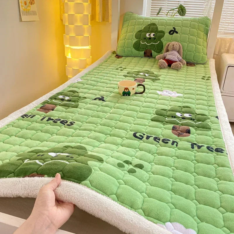 Winter Milk Velvet Bed Sheet, Extra Large Bed Cover Mattress Washable Foldable Anti Static Mattress Protector