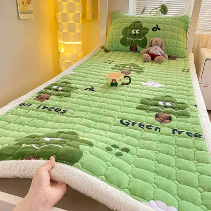 Winter Milk Velvet Bed Sheet, Extra Large Bed Cover Mattress Washable Foldable Anti Static Mattress Protector