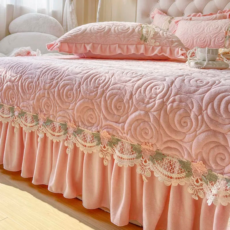 4/6Pcs Pink Flowers Lace Ruffles Princess Bedding Set Warm Thickened Winter Carved Velvet Duvet Cover Set Bedspread Pillowcases