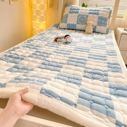 Cartoon Printed Warm Bed Mattress Super Soft Cozy Milk Velvet Single Bedding Protector Thick Tatami Mats for Autumn and Winter
