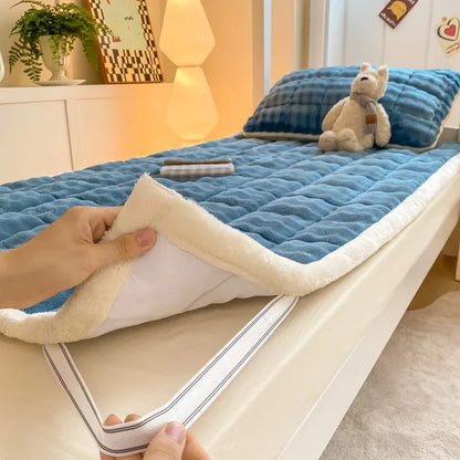 Winter Warm Plush Fleece Thermal Quilted Mattress Pad Double Bed Non-Slip Topper Thin Foldable Design for Home Use 침대 매트리스