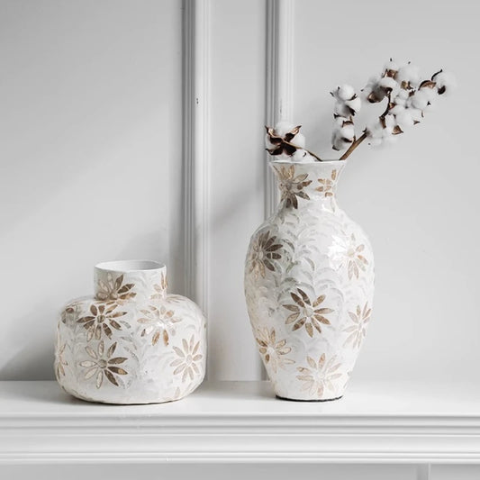 Vintage Shell Vase Luxury Flower Arrangement Stand for Living Rooms And Hallways Elegant Home Décor Piece for Refined Spaces