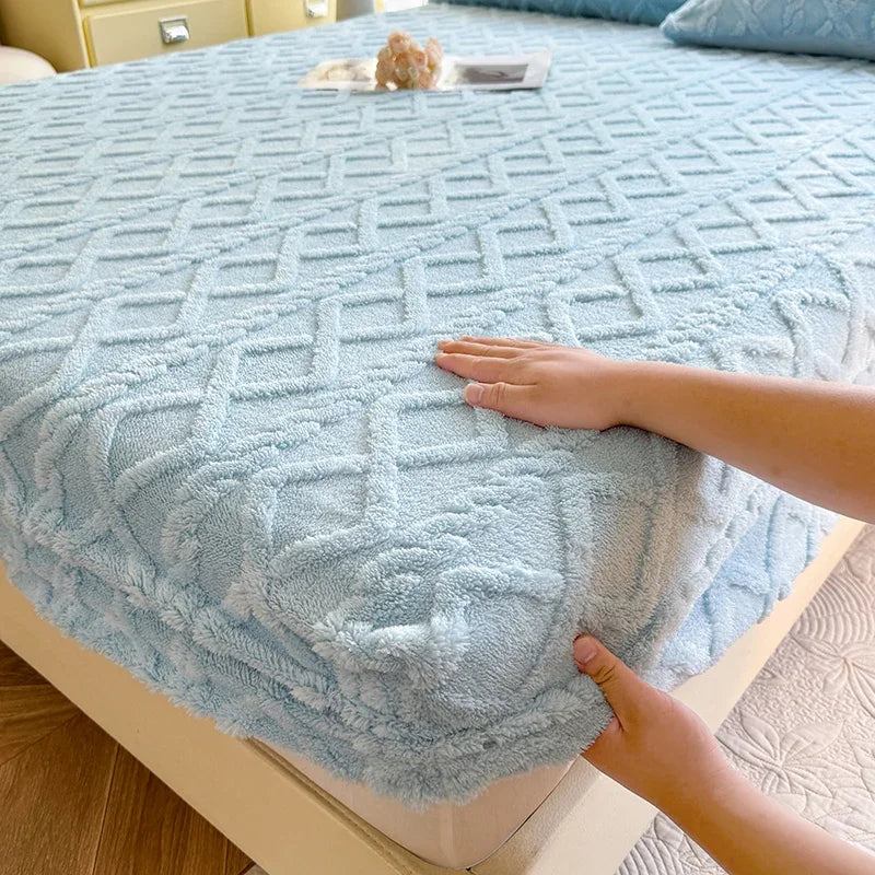 Coral Velvet Bedsheet Bedspread Milk Velvet Mattress Protective Cover Winter Plush Insulation Bedspread Single Queen King Size