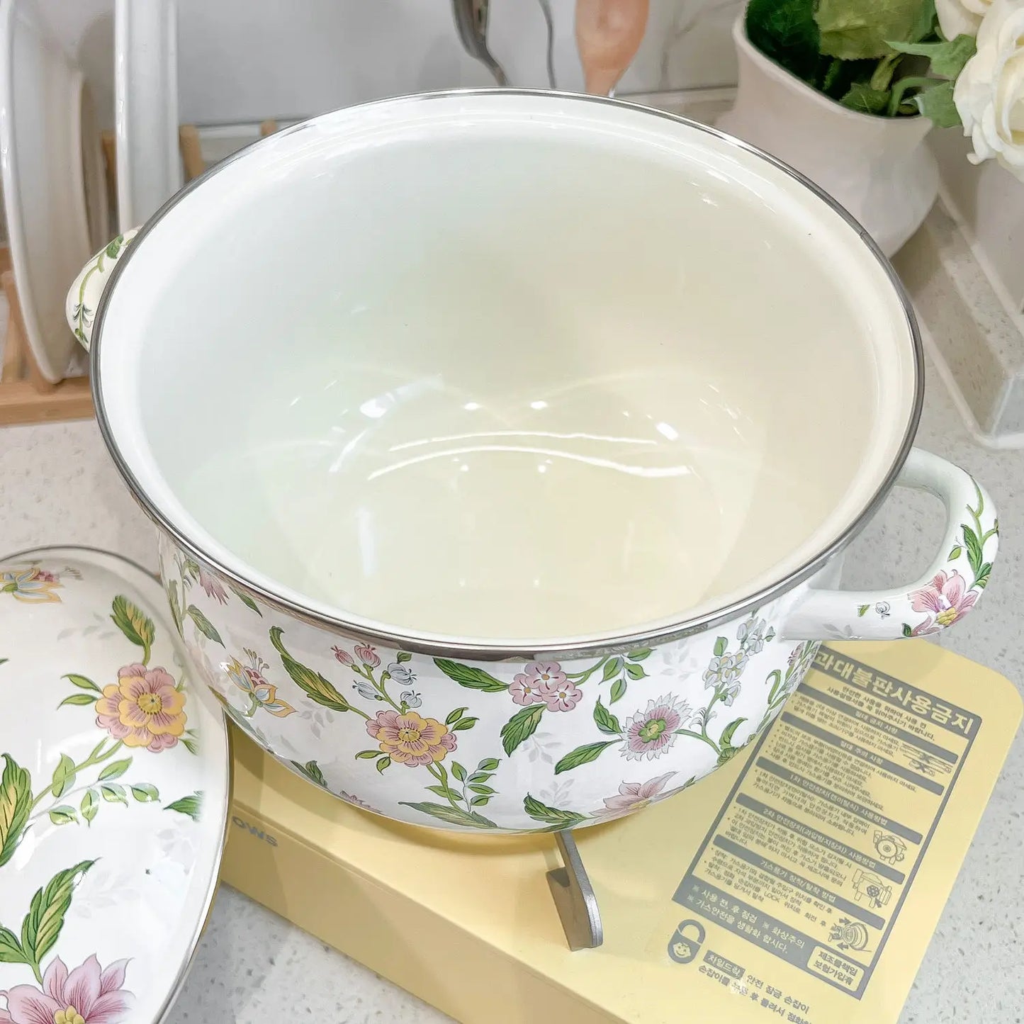 20cm/22cm/24cm Enamel Saucepan Kitchenware Cookware Thickened Double Ears with Lid Household 2.8L/3.8L/4.5L Enamel Pots and Pans