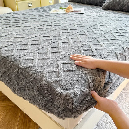 Coral Velvet Bedsheet Bedspread Milk Velvet Mattress Protective Cover Winter Plush Insulation Bedspread Single Queen King Size