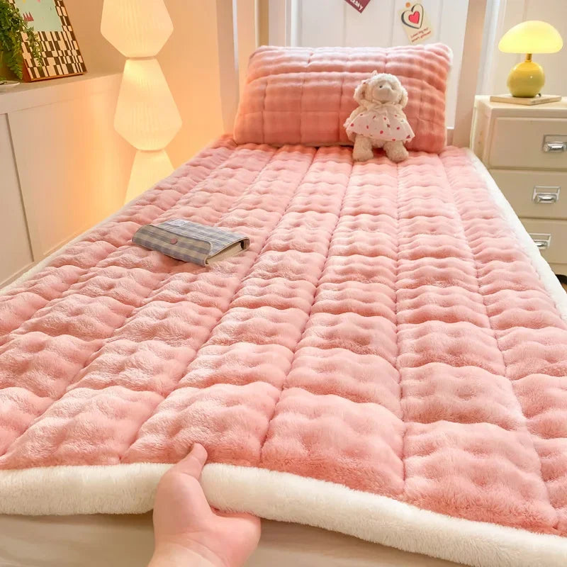 Winter Warm Plush Fleece Thermal Quilted Mattress Pad Double Bed Non-Slip Topper Thin Foldable Design for Home Use 침대 매트리스