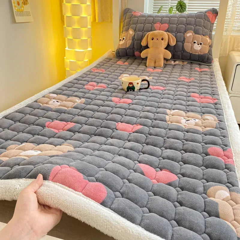 Winter Milk Velvet Bed Sheet, Extra Large Bed Cover Mattress Washable Foldable Anti Static Mattress Protector