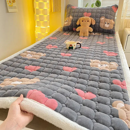 Winter Milk Velvet Bed Sheet, Extra Large Bed Cover Mattress Washable Foldable Anti Static Mattress Protector