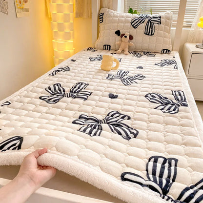2024 Winter Milk Velvet Bedspread King Size Bed Cover Quilted Mattress Pad Washable Mattress Protector Bed Linen Queen Bedsheet