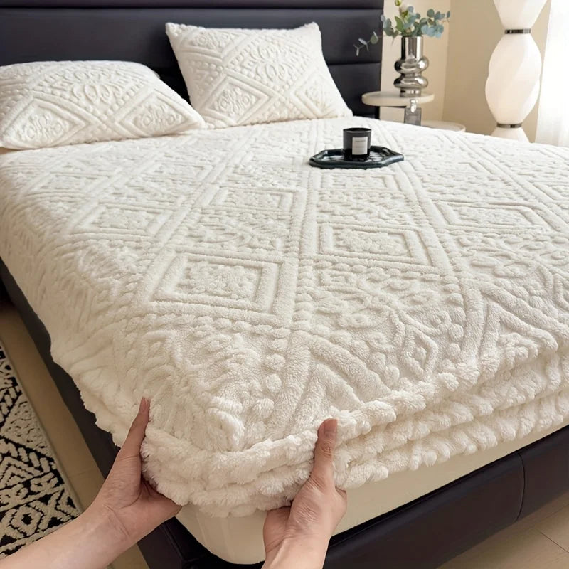 Soft Luxury Bed Cover Plush Bedspread - Thick Winter Fitted Sheet  Machine Washable, Deep Pocket Design