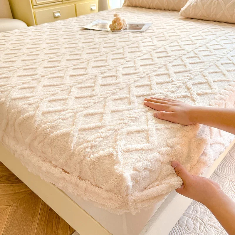 Coral Velvet Bedsheet Bedspread Milk Velvet Mattress Protective Cover Winter Plush Insulation Bedspread Single Queen King Size