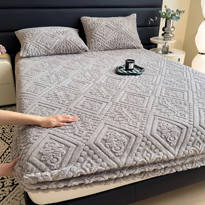 Soft Luxury Bed Cover Plush Bedspread - Thick Winter Fitted Sheet  Machine Washable, Deep Pocket Design