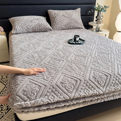 Soft Luxury Bed Cover Plush Bedspread - Thick Winter Fitted Sheet  Machine Washable, Deep Pocket Design