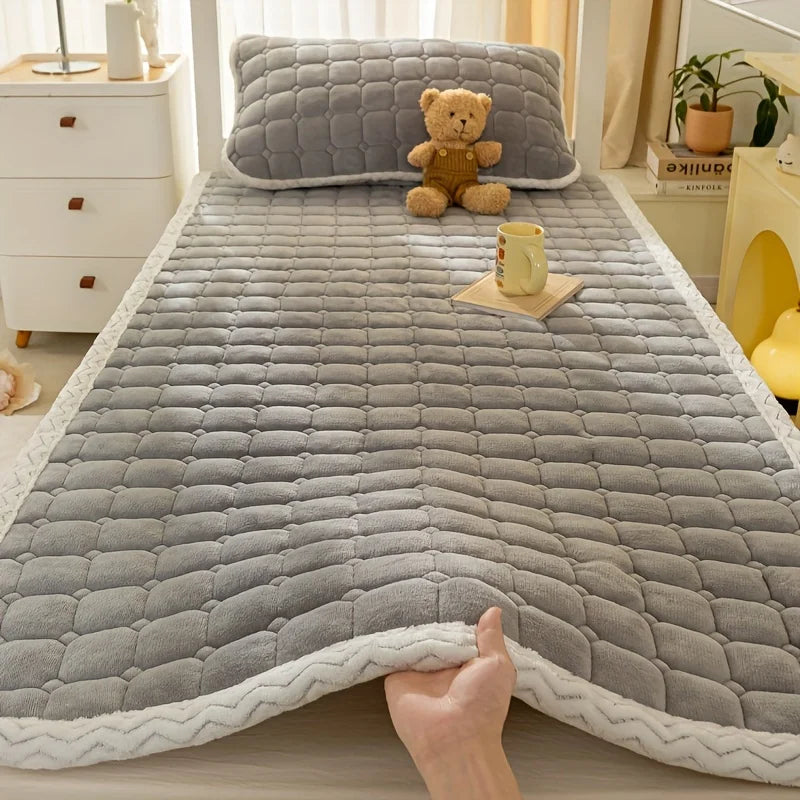 Ultra-Soft Milk Bedspread - All-Season, Allergy-Free, Fits All Beds. Machine Washable.