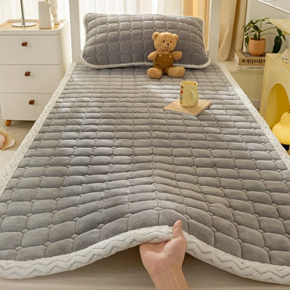 Ultra-Soft Milk Bedspread - All-Season, Allergy-Free, Fits All Beds. Machine Washable.