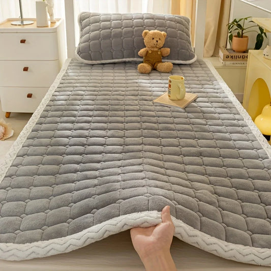 Ultra-Soft Milk Bedspread - All-Season, Allergy-Free, Fits All Beds. Machine Washable.