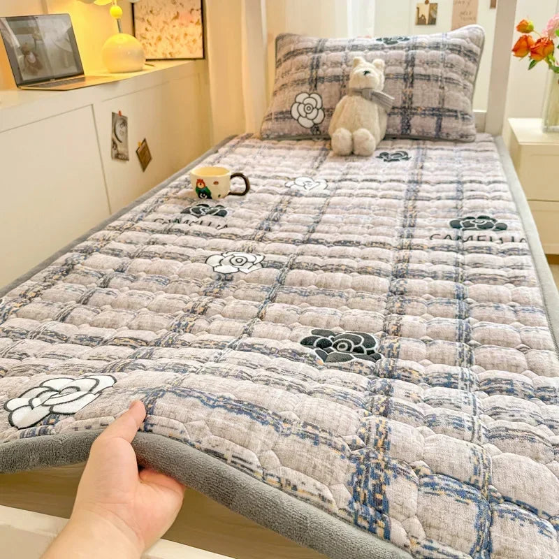 Cartoon Printed Warm Bed Mattress Super Soft Cozy Milk Velvet Single Bedding Protector Thick Tatami Mats for Autumn and Winter