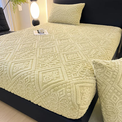 Soft Luxury Bed Cover Plush Bedspread - Thick Winter Fitted Sheet  Machine Washable, Deep Pocket Design