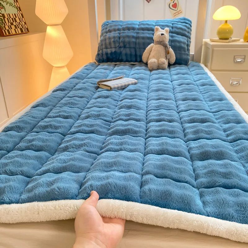 Winter Warm Plush Fleece Thermal Quilted Mattress Pad Double Bed Non-Slip Topper Thin Foldable Design for Home Use 침대 매트리스