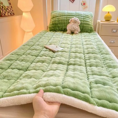 Winter Warm Plush Fleece Thermal Quilted Mattress Pad Double Bed Non-Slip Topper Thin Foldable Design for Home Use 침대 매트리스
