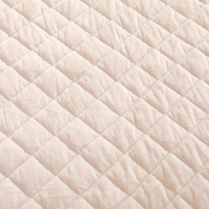 Luxury Lace Bed Skirt Bedspreads Bedding Thicken Velvet Plush Quilted Embossing Bed Spread for Home Not Including Pillowcase