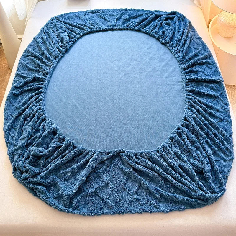 Coral Velvet Bedsheet Bedspread Milk Velvet Mattress Protective Cover Winter Plush Insulation Bedspread Single Queen King Size