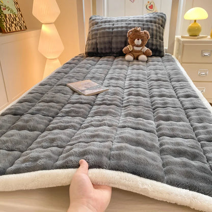 Winter Warm Plush Fleece Thermal Quilted Mattress Pad Double Bed Non-Slip Topper Thin Foldable Design for Home Use 침대 매트리스